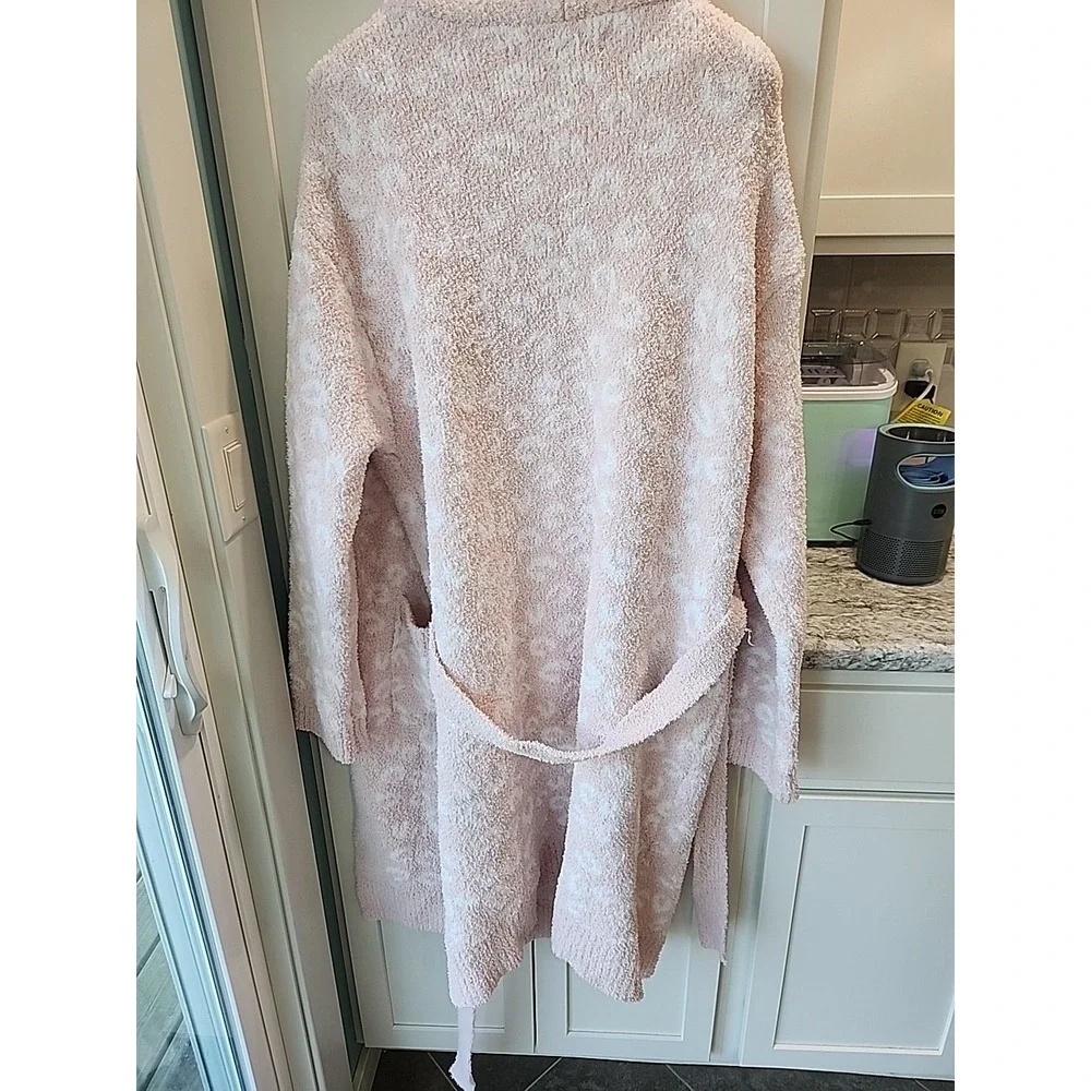Kirklands Home Robe Sz‎ L/XL Pink &white  Vey Soft